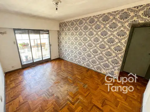 Guardia Vieja 4000 , Piso 6