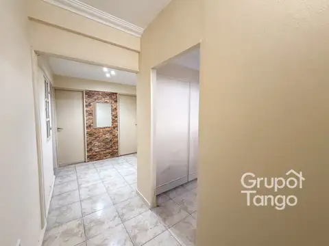 Nicasio Oroño 1600, Piso 0
