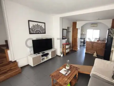 VENTA DUPLEX 3 AMBIENTES CON COCHERA Y PATIO