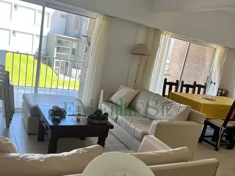 Almejas 100, Piso 1