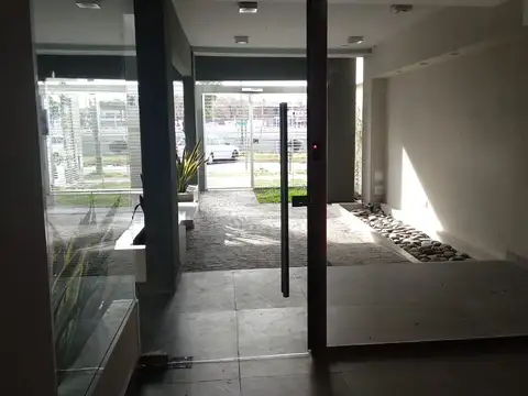 En Alquiler en El Palomar Departamento de 2 Ambientes Muy Amplio con Balcon Corrido F: 8018