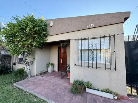 Casa en Venta con 3 cocheras