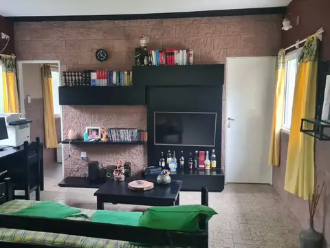 Casa 4 ambientes en venta. Jardin Nautico Escobar