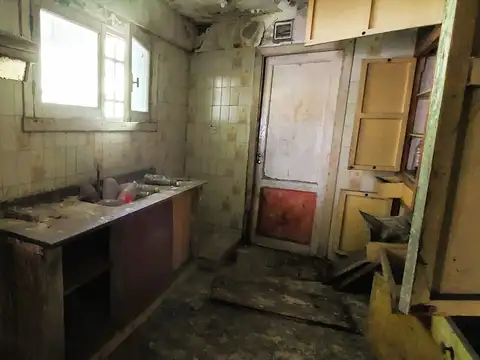 Casa 6 ambientes con 1 baño