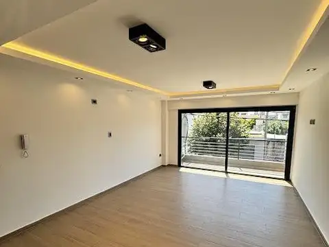 DEPARTAMENTO SEMIPISO DE 3 AMB. CON COCHERA DE CALIDAD UNICA