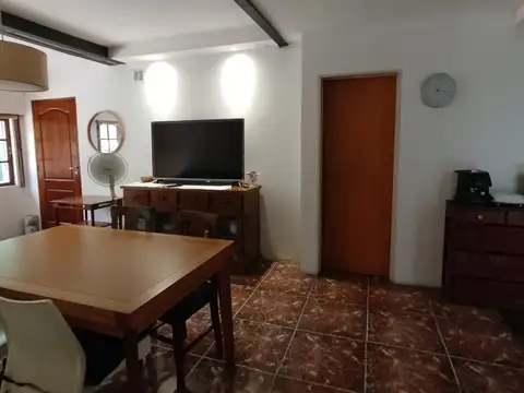 Depto Tipo Casa 6 ambientes con 2 baños