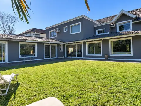 Casa 6 ambientes con 3 baños