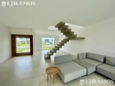 Casa a estrenar en venta en CARPINCHOS - NORDELTA