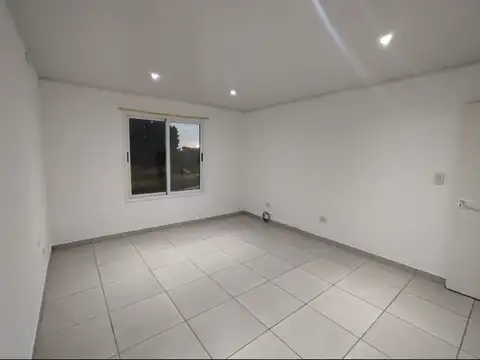 Departamento en Alquiler en Villa De Mayo, $ 450.000