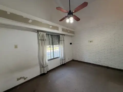 Casa multifamiliar con patio y parrilla Temperley