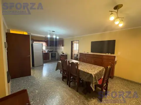 Casa en Venta con 2 cocheras