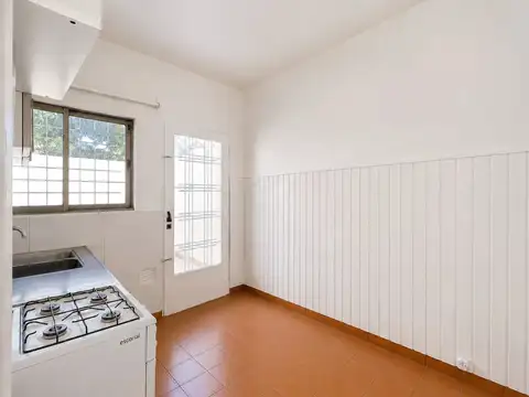 Casa en Alquiler con 2 cocheras