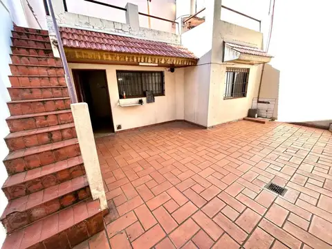 VENTA CASA PQUE. AVELLANEDA COCHERA PATIO TERRAZA