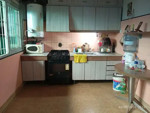 Casa en lote propio con 2 viviendas de 3 ambientes