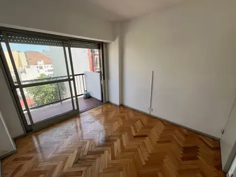 DEPARTAMENTO DE 2 1/2  AMBIENTES AL FRENTE CON BALCON