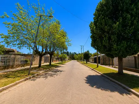 LOTE DE 360 M2 CON CONSTRUCCION EN CLAYPOLE