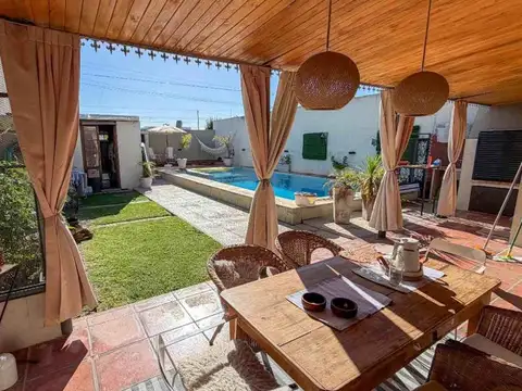 CASA EN VENTA CON PILETA CLIMATIZADA EN OLAVARRIA