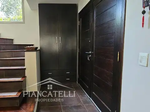 Casa en Venta con 5 cocheras