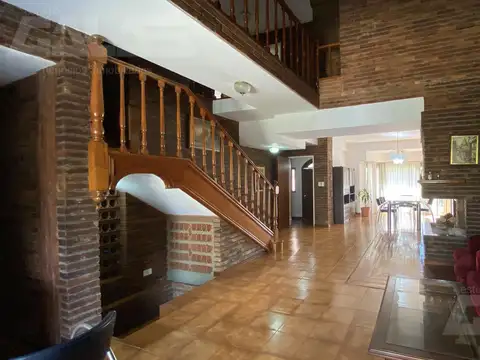Casa en Venta con 3 cocheras