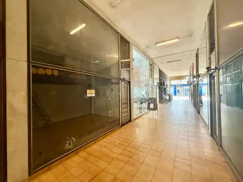 Local en Alquiler- En centro comercial de V Ballester
