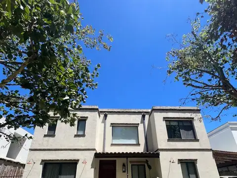 BARRIO EL ATARDECER: CASA C JARDIN Y PILETA