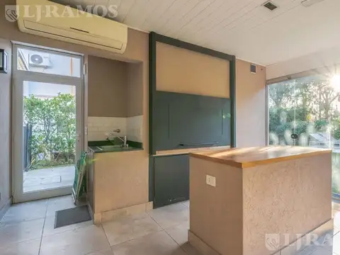 Casa en Venta con 5 cocheras