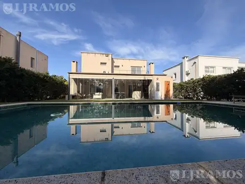 APTO CRÉDITO - CASA EN VENTA EN LOS SAUCES