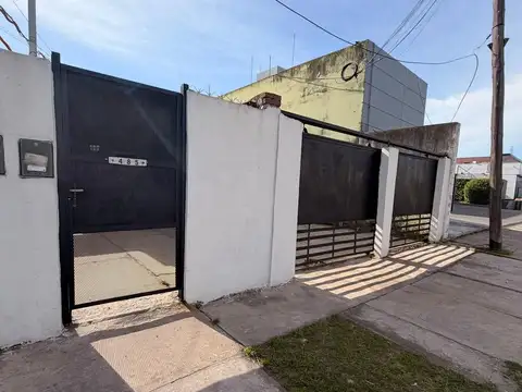 Casa 2 dorm Saenz y Savio