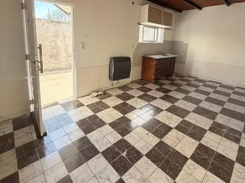 Casa 3 ambientes con 1 baño