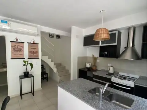 Casa en Alquiler con 1 cochera