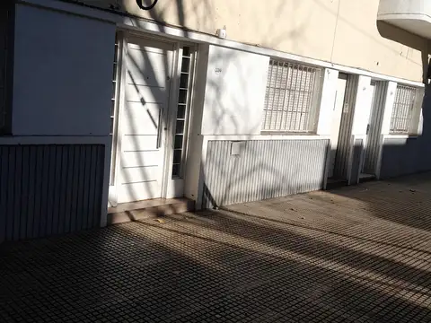 MUY LINDO P.H PLANTA BAJA AL FRENTE CON ENTRADA INDEPENDIENTE CON PATIO