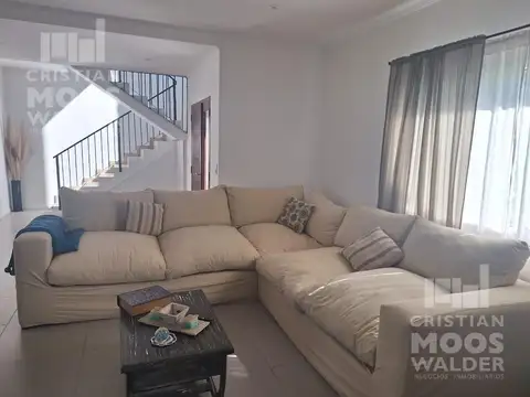 Casa en Venta con 2 cocheras