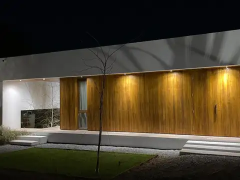 Casa en Alquiler Temporal en Barrio Cerrado Costa Esmeralda, USD 400