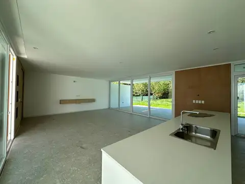Casa 5 ambientes con 2 baños