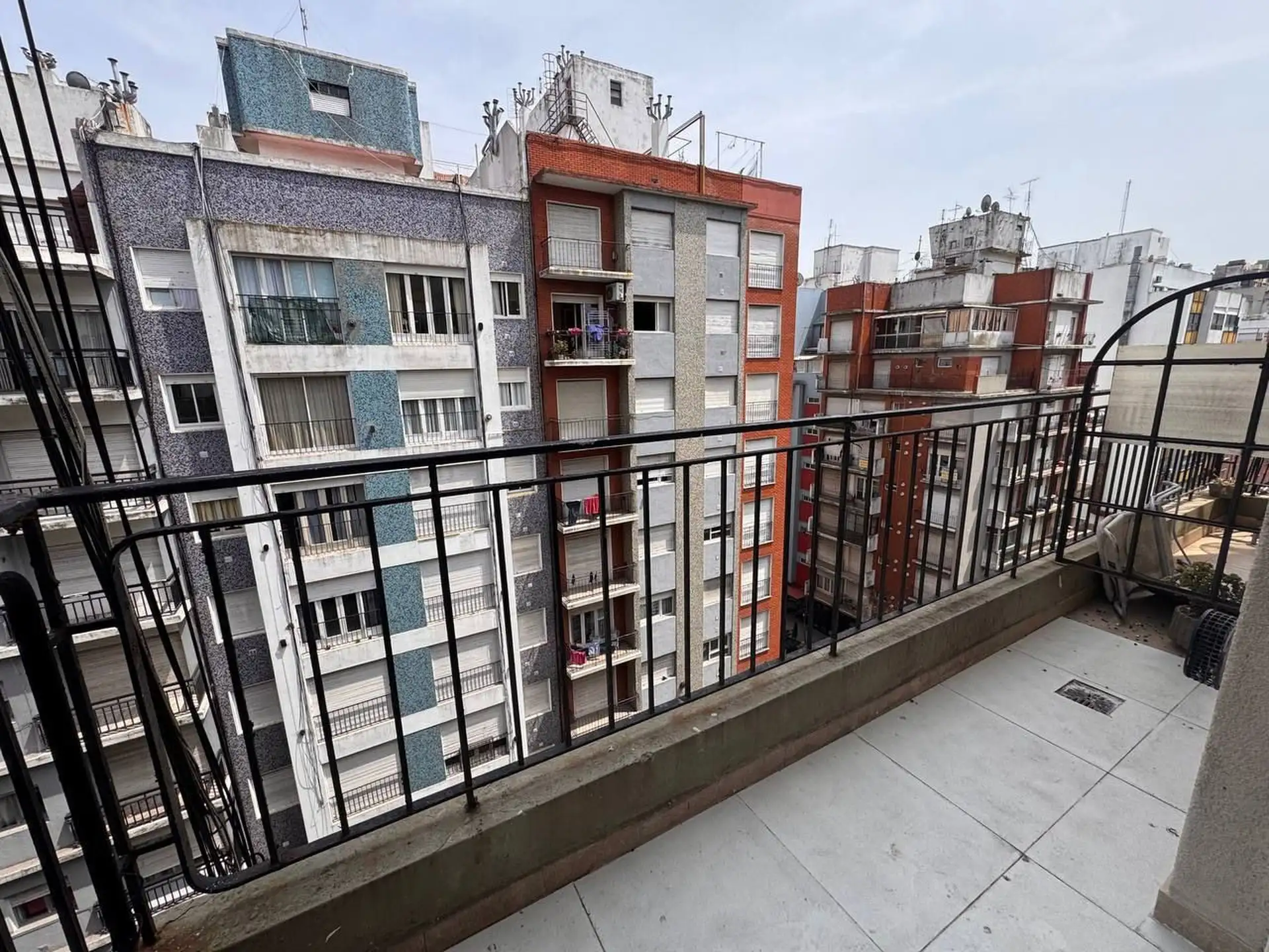 Depto 1 amb, 25m² con balcón — Plaza Colón