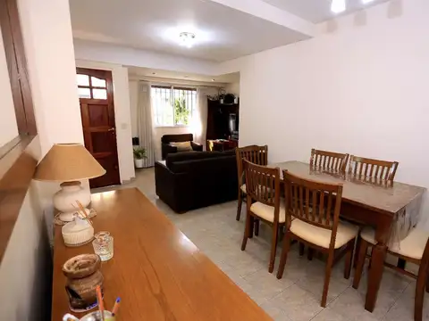 Depto Tipo Casa en Venta con 1 cocheras