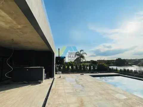 Casa 5 ambientes con 5 baños