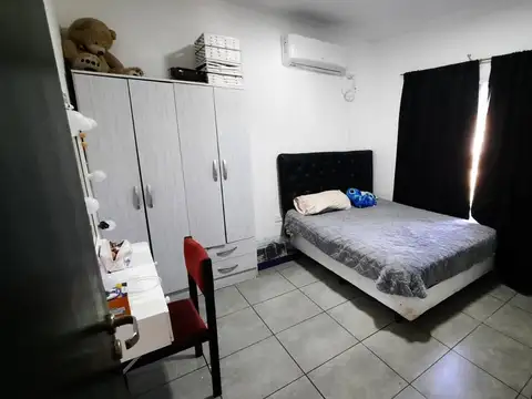 VENTA CASA 5 AMBIENTES MATHEU ESCOBAR