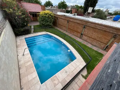 VENDE CASA EN SEXTA SECCION MENDOZA