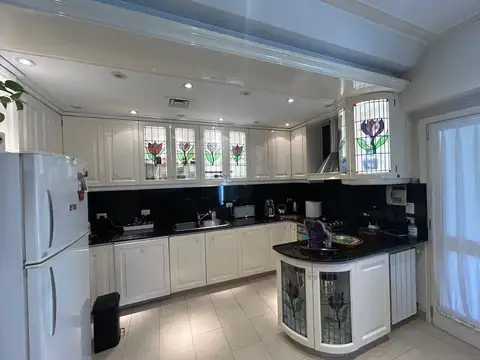 Casa 5 ambientes con 4 baños