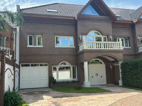 La mejor residencia en venta de Villa Ballester, gran calidad de construccion