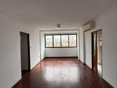 Los Hacheros 300, Piso 2