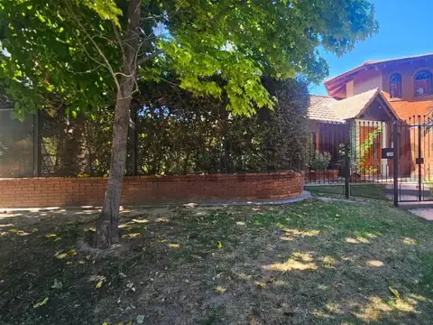 ESPECTACULAR CASA más DEPARTAMENTO BARRIO EL HUERTO