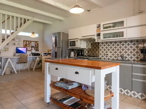 Casa 6 ambientes con 2 baños