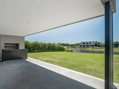 Casa 6 ambientes con 3 baños