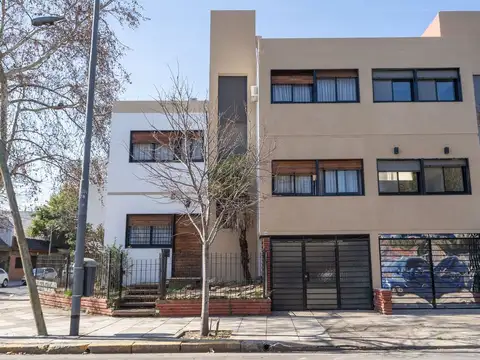 DUPLEX-PH 4 AMB BAÑO TOILET COCHERA Y JARDÍN