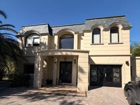 Casa 5 ambientes con 4 baños