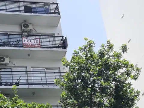 2 AMBIENTES 39 M2 AL FRENTE CON  BALCÓN 5 X 1. COCHERA FIJA