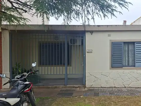 VENDO O PERMUTO CASA EN CALLE RONDEAU