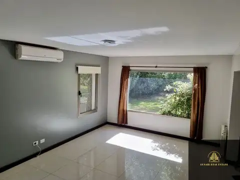 Casa en Alquiler con 2 cocheras